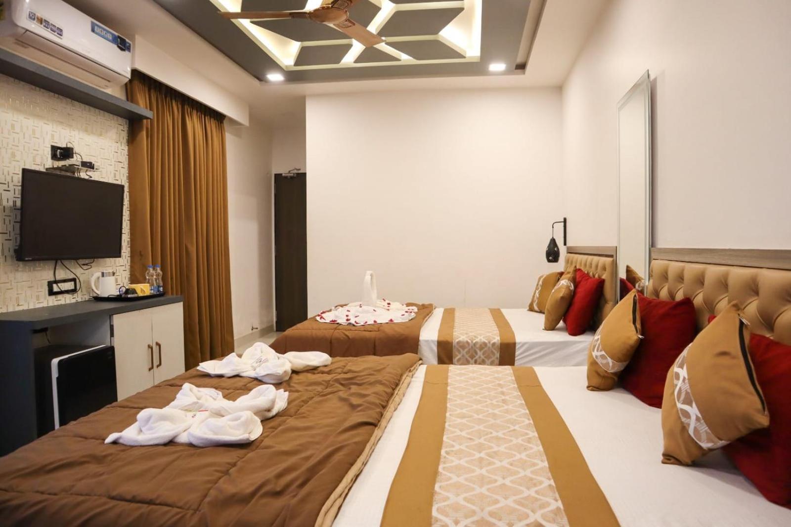 Hollywood Palace Resort Panchgani Extérieur photo