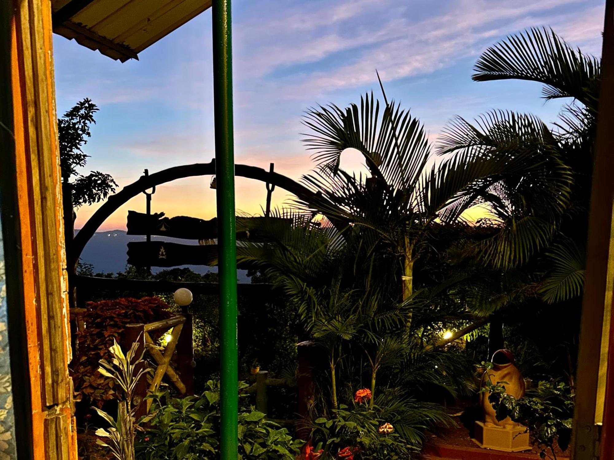 Hollywood Palace Resort Panchgani Extérieur photo