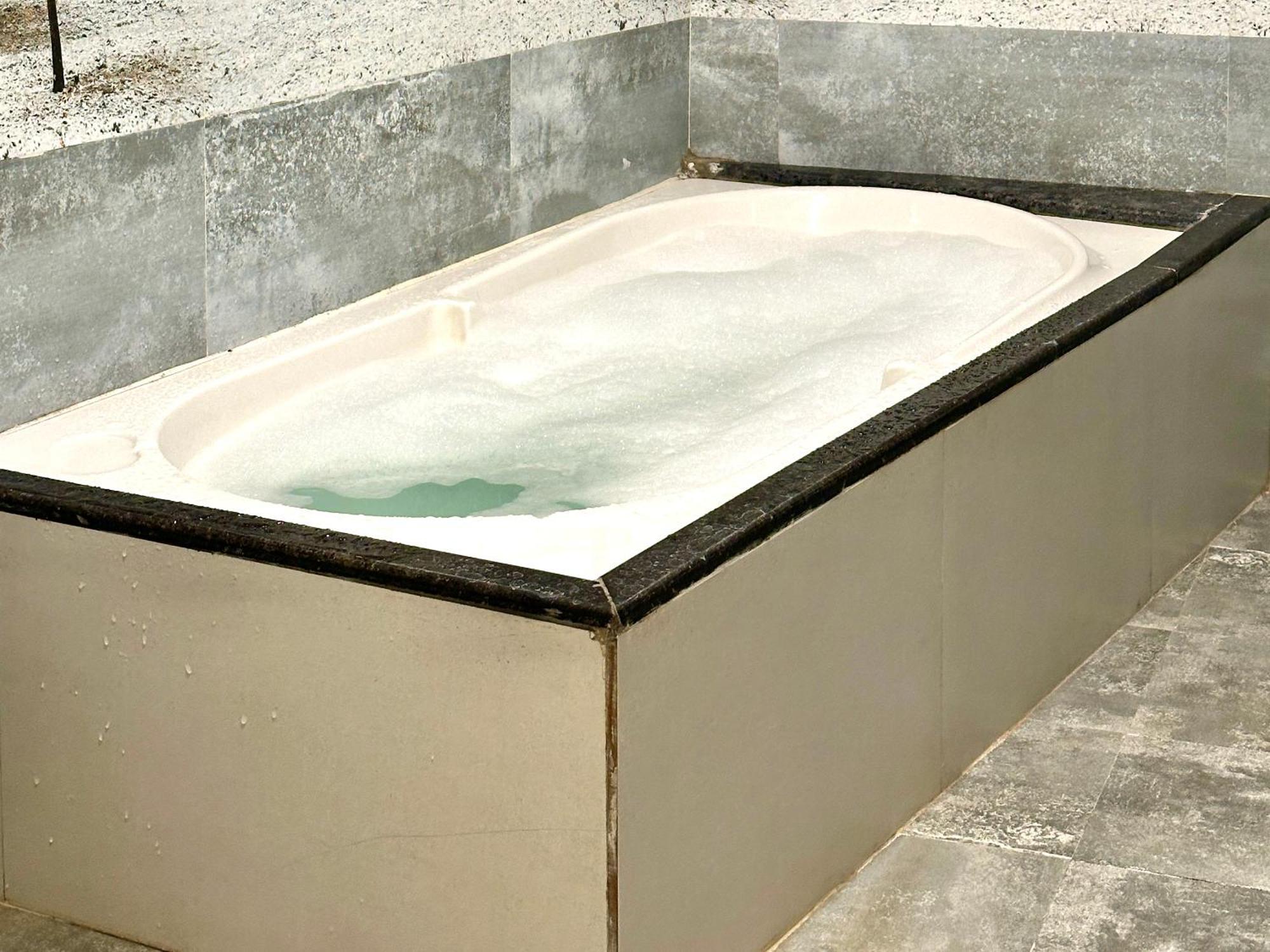 Hollywood Palace Resort Panchgani Extérieur photo
