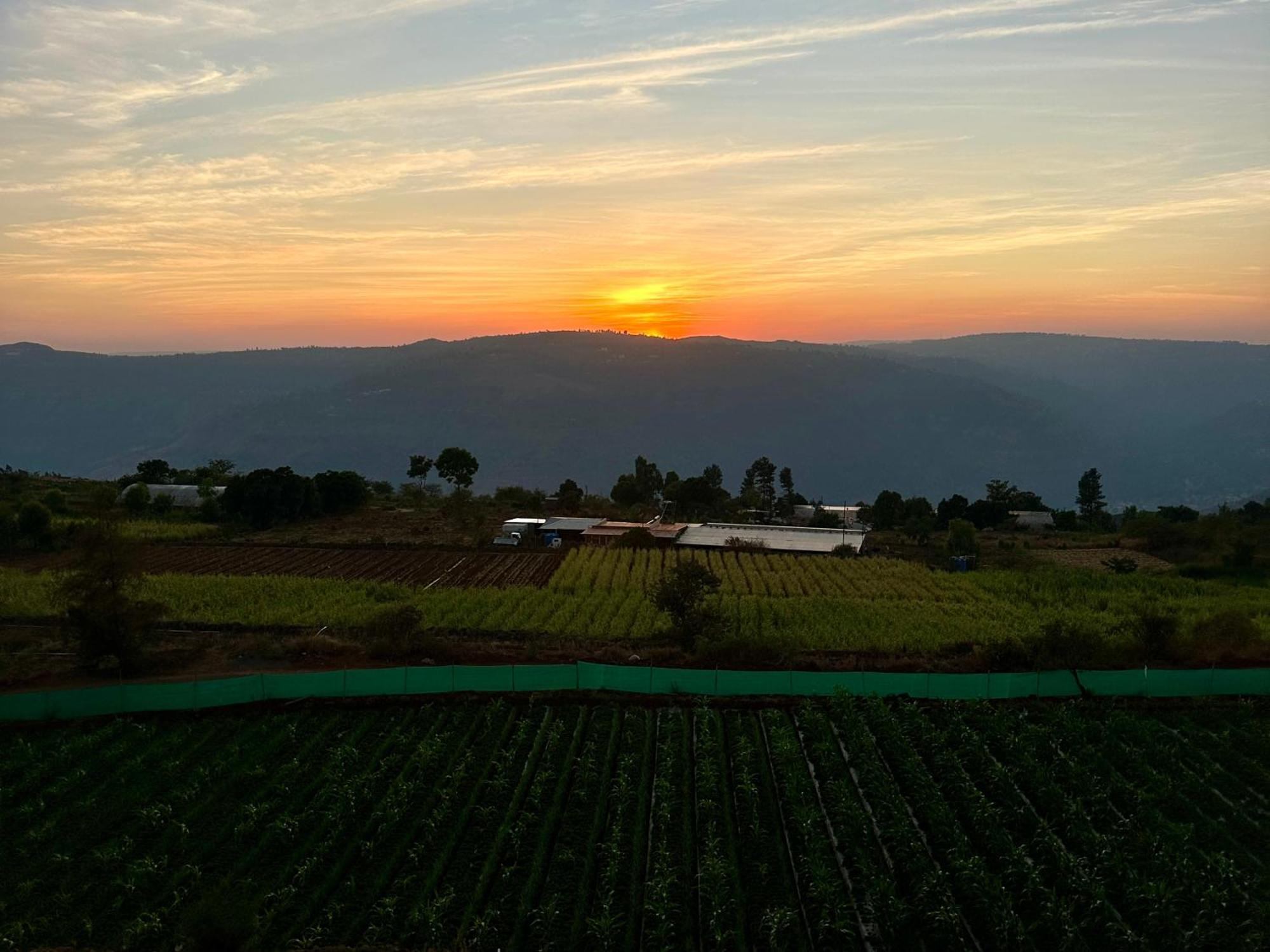 Hollywood Palace Resort Panchgani Extérieur photo
