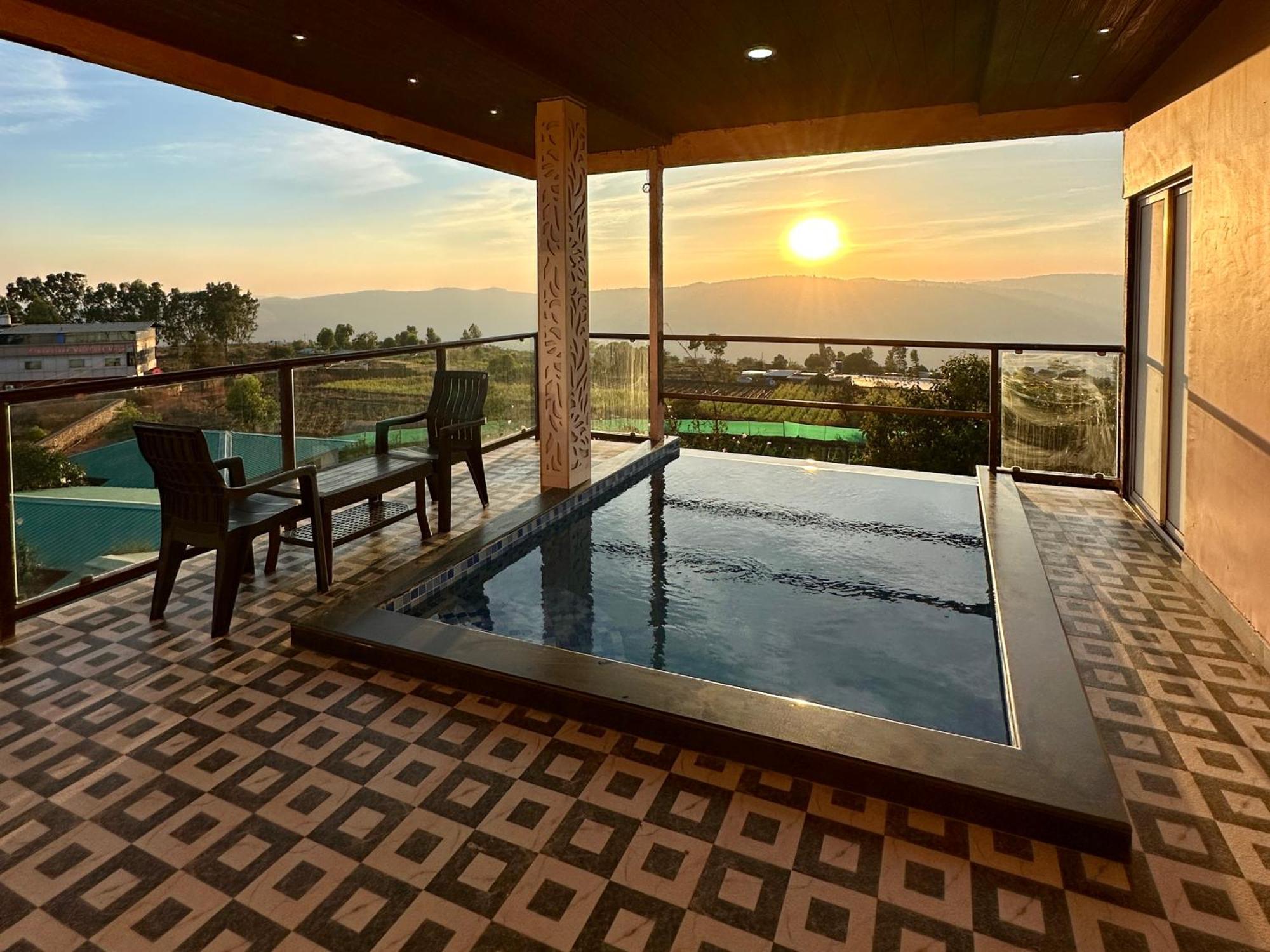 Hollywood Palace Resort Panchgani Extérieur photo