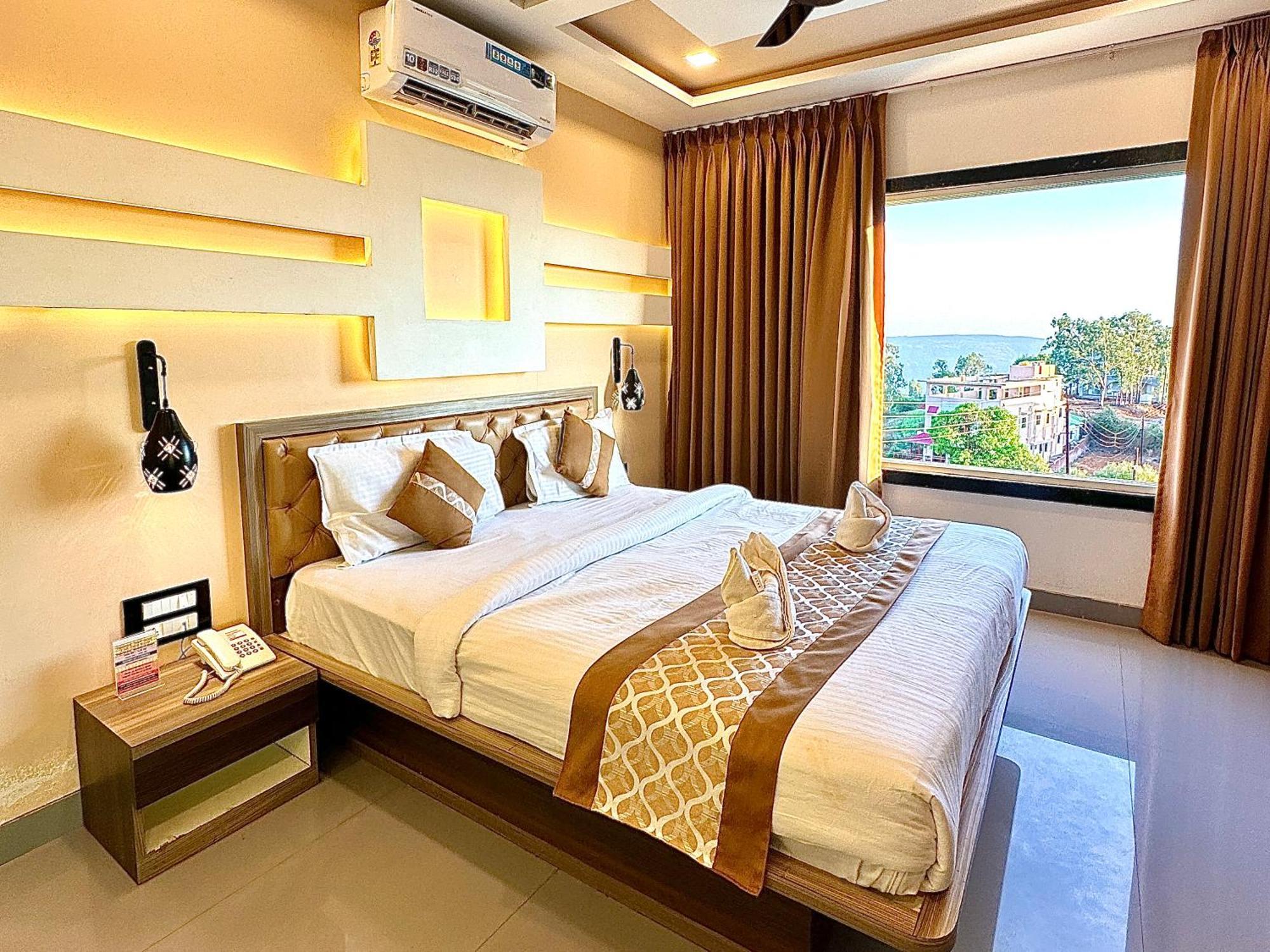 Hollywood Palace Resort Panchgani Extérieur photo
