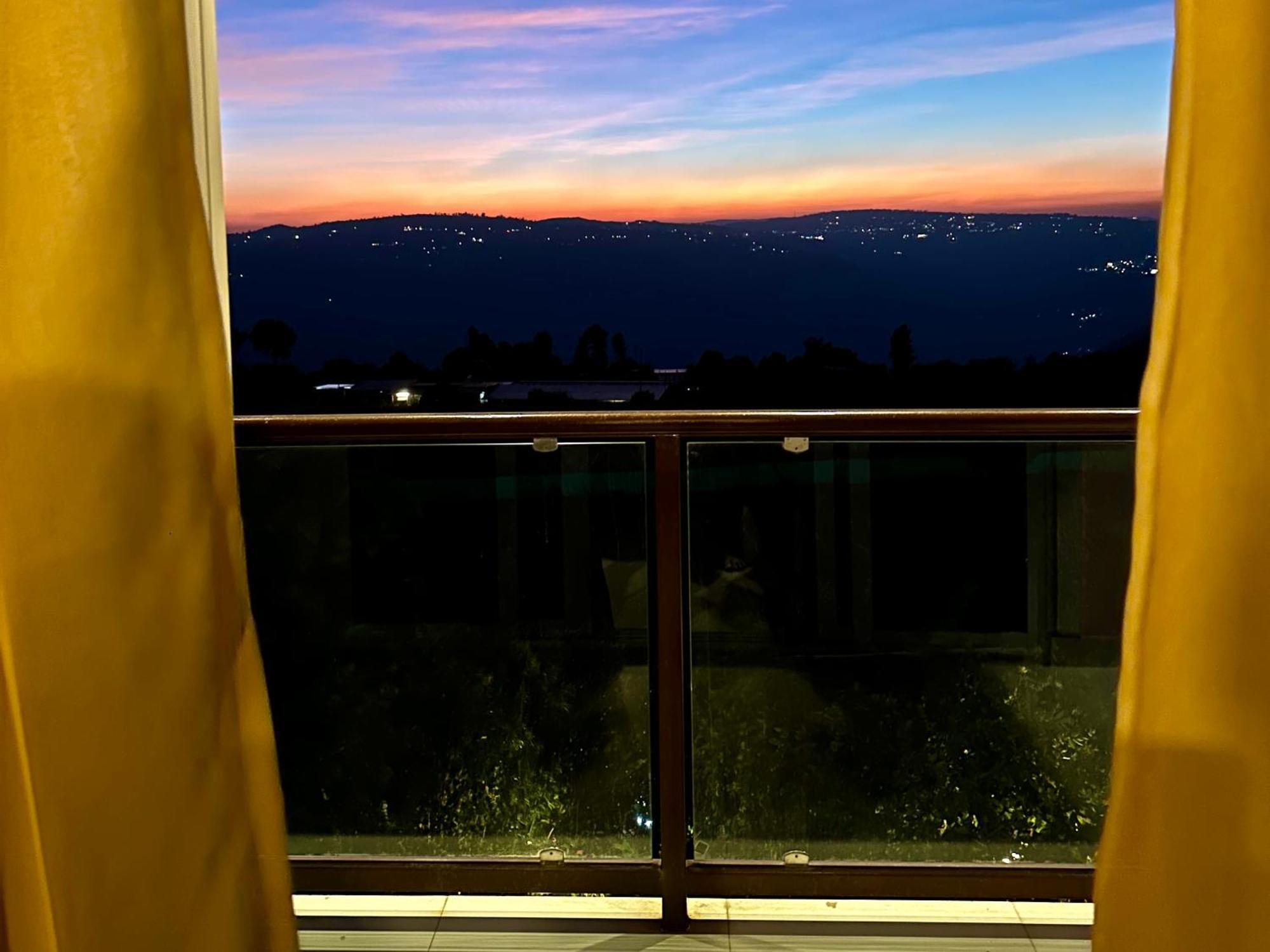 Hollywood Palace Resort Panchgani Extérieur photo