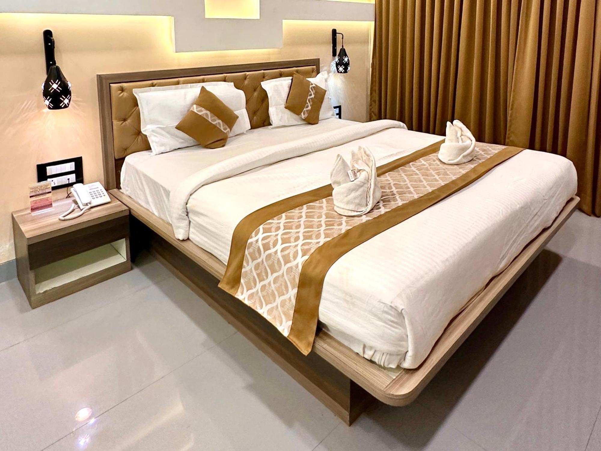 Hollywood Palace Resort Panchgani Extérieur photo