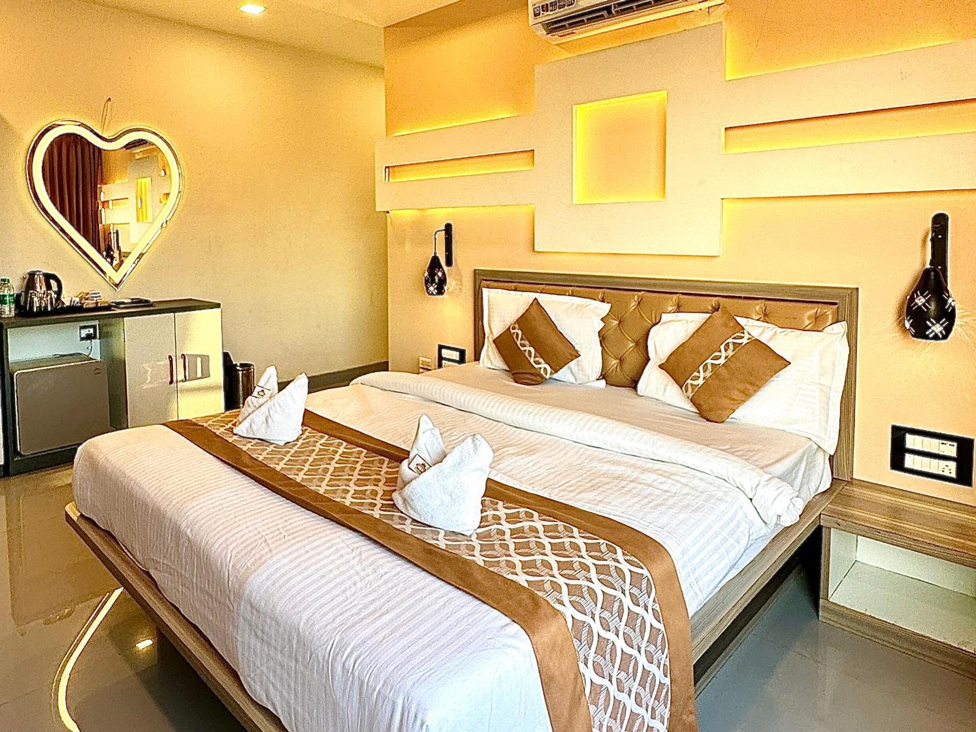 Hollywood Palace Resort Panchgani Extérieur photo