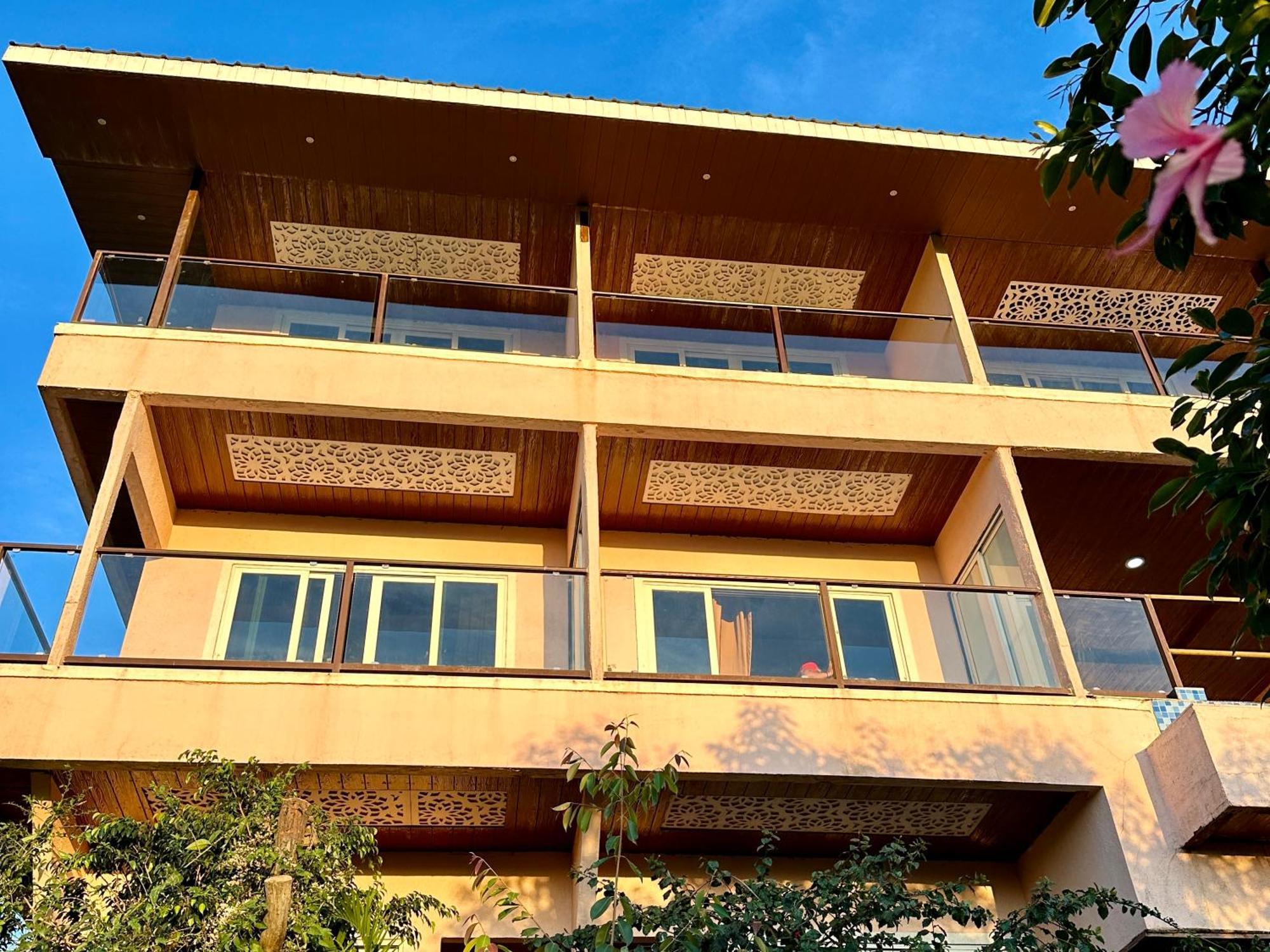 Hollywood Palace Resort Panchgani Extérieur photo