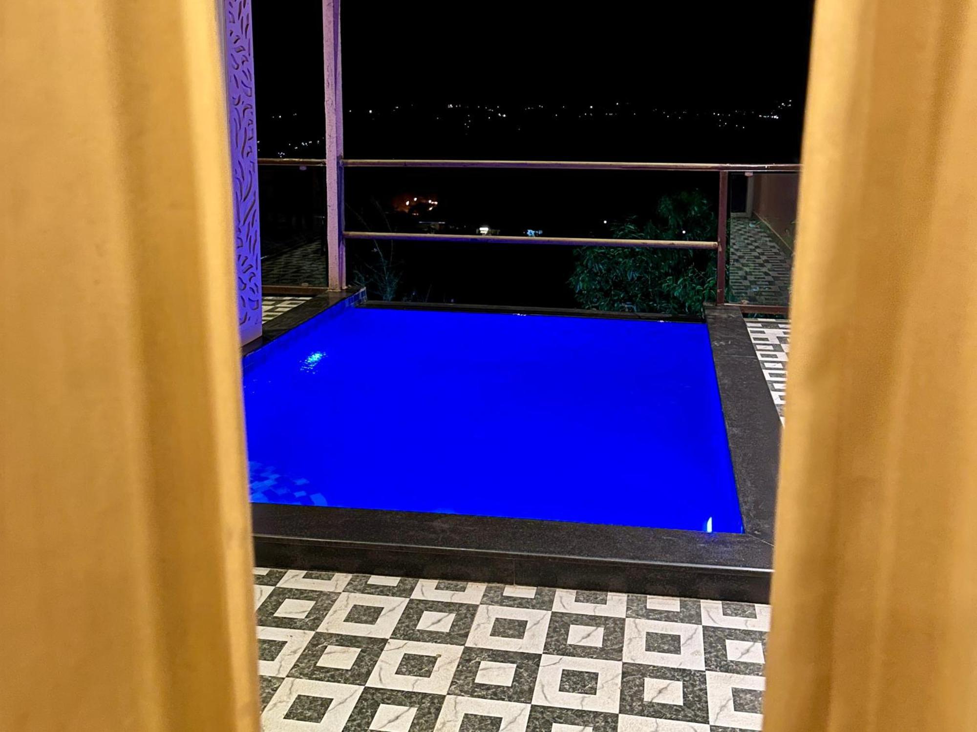 Hollywood Palace Resort Panchgani Extérieur photo